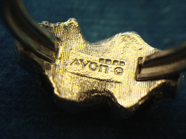 Avon Silver Tone Bow Ring (Adjustable Sizes 5-7) - Elegant & Versatile