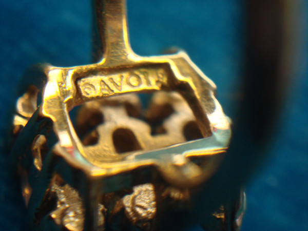 Avon Gold Tone Ring with Faux Opals & Rhinestones - Size 5 1/2