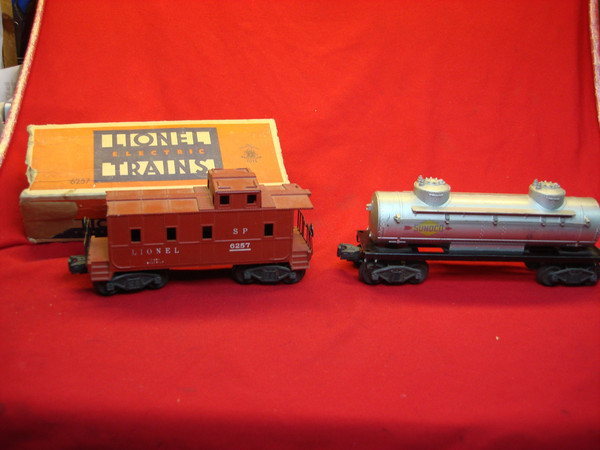 Lionel Postwar Freight Cars - Sunoco Tank Car & SP Caboose (6565 & 6257) - Running & Parts