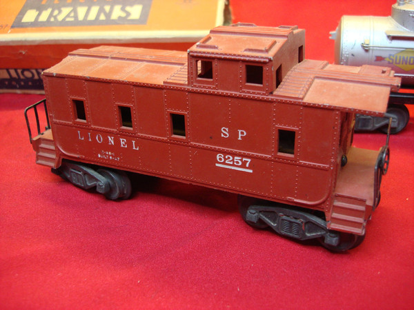 Lionel Postwar Freight Cars - Sunoco Tank Car & SP Caboose (6565 & 6257) - Running & Parts