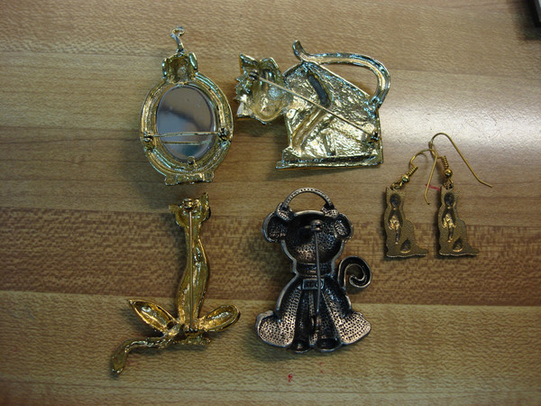 Vintage Cat Pins & Earrings Set (1970s) - Adorable Feline Jewelry