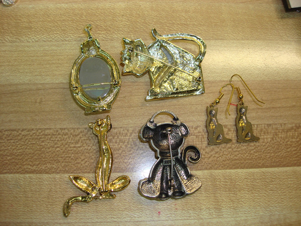 Vintage Cat Pins & Earrings Set (1970s) - Adorable Feline Jewelry