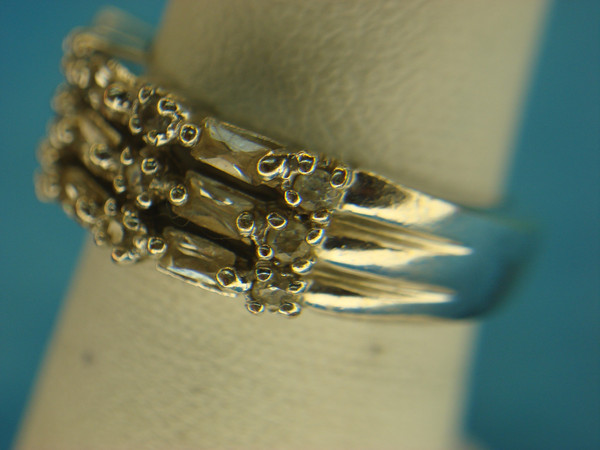 Avon Silver Tone Ring with Sparkling Brilliants (Size 6) - Excellent Condition