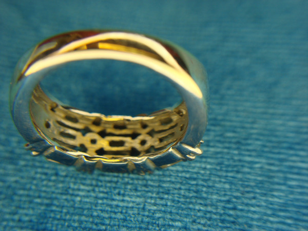 Avon Silver Tone Ring with Sparkling Brilliants (Size 6) - Excellent Condition