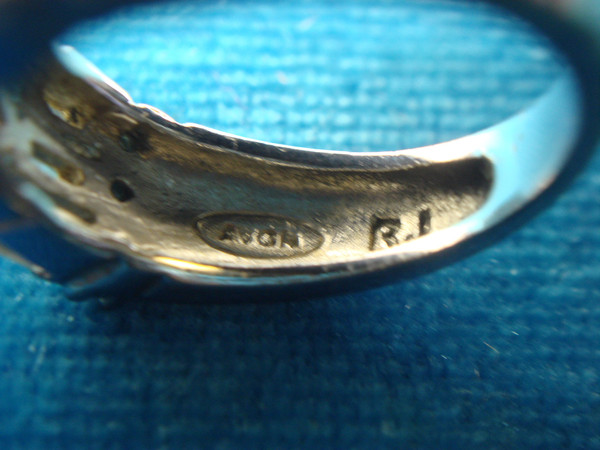 Avon Silver Tone Ring with Sparkling Brilliants (Size 6) - Excellent Condition