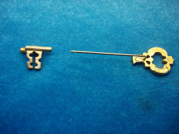 Vintage Avon Key Stickpin - Gold Tone Fashion Jewelry (2 1/4