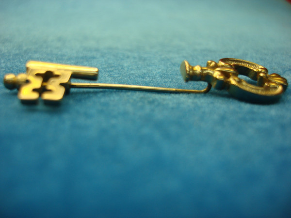 Vintage Avon Key Stickpin - Gold Tone Fashion Jewelry (2 1/4