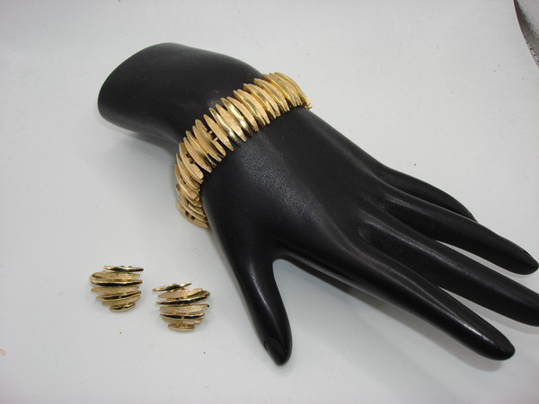 Vintage Trifari Gold Tone Bracelet & Earring Set - Crown Logo, Marquise Links