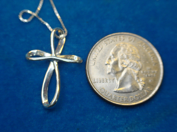 Modern Sterling Silver Cross Pendant & Chain (18