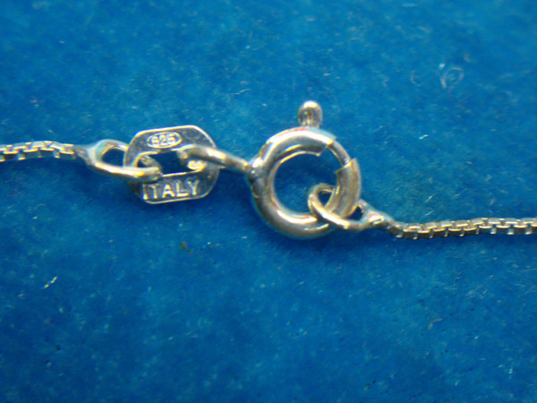 Modern Sterling Silver Cross Pendant & Chain (18