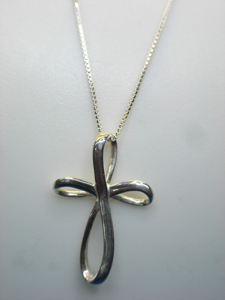 Modern Sterling Silver Cross Pendant & Chain (18