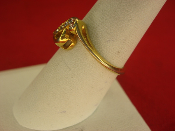 Avon Gold Tone Ring with Clear Stones, Size 8 - Pre-Owned, Excellent Condition