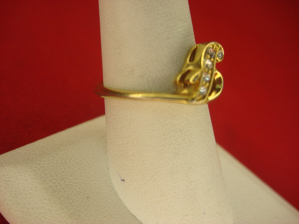 Avon Gold Tone Ring with Clear Stones, Size 8 - Pre-Owned, Excellent Condition
