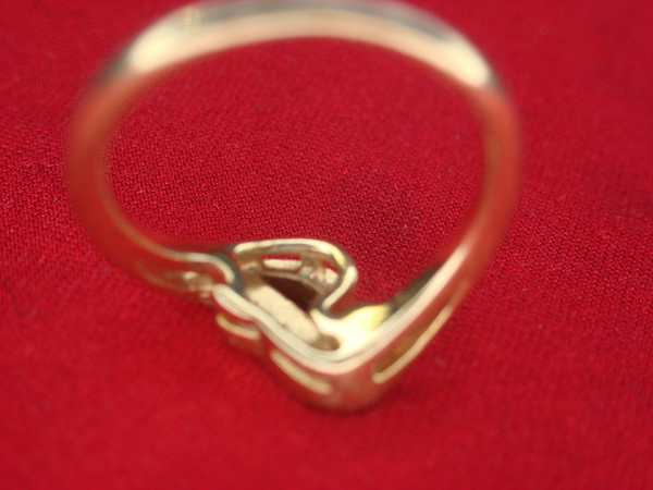 Avon Gold Tone Ring with Clear Stones, Size 8 - Pre-Owned, Excellent Condition