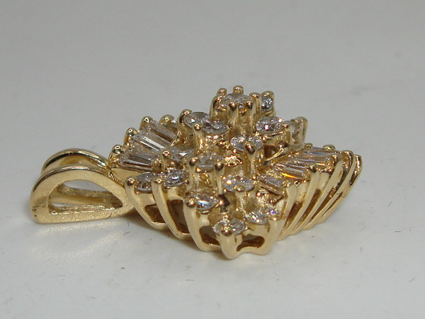 Elegant 14K Gold Diamond Pendant - 3/4ctw Baguette & Round Diamonds