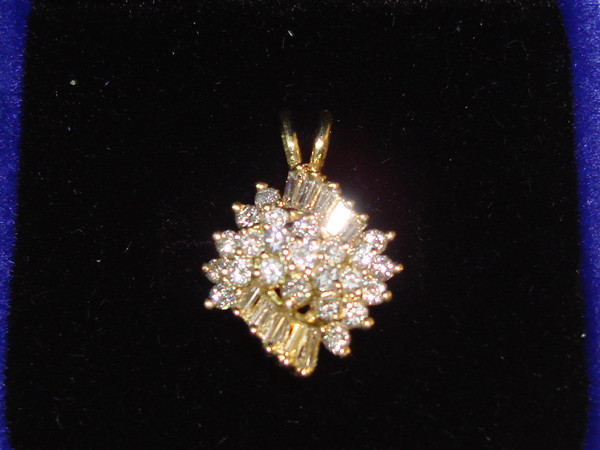 Elegant 14K Gold Diamond Pendant - 3/4ctw Baguette & Round Diamonds