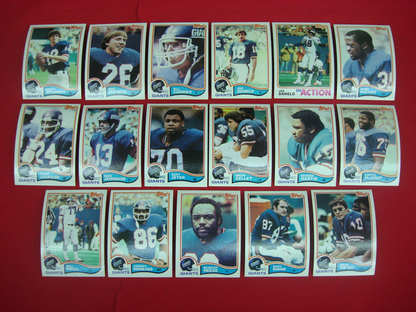 Vintage 1982 Topps New York Giants Football Card Lot (17 Cards) - EX-MT+ Condition
