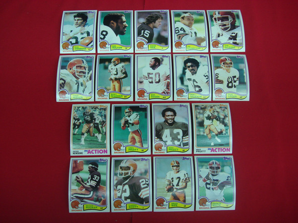 Vintage 1982 Topps Cleveland Browns Football Card Lot (18 Cards, EX-MT+)