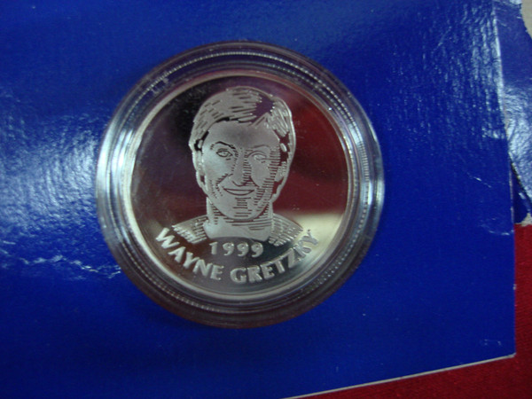 Wayne Gretzky 1999 Hockey Hall of Fame Commemorative Round Coin - Limited Edition (50,000)