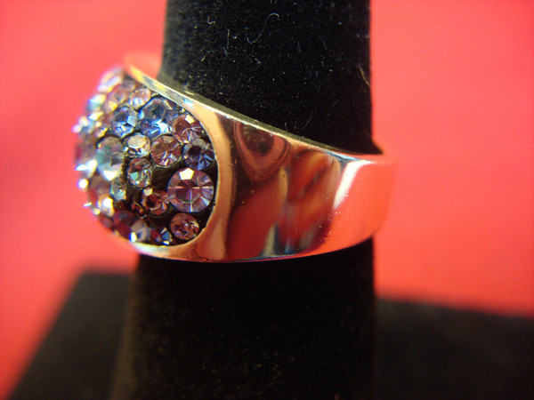 Sparkling Purple Stone Ring - Gold Tone Size 7 - Pre-Owned (Excellent Condition)