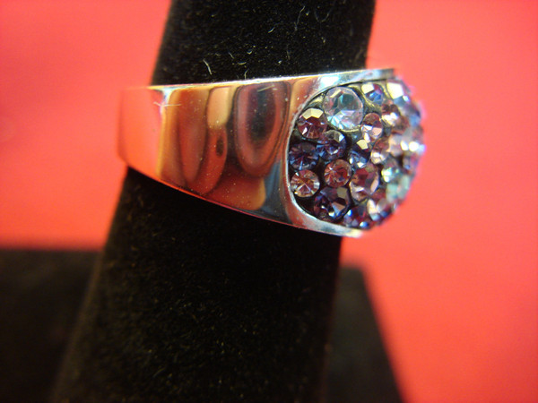 Sparkling Purple Stone Ring - Gold Tone Size 7 - Pre-Owned (Excellent Condition)