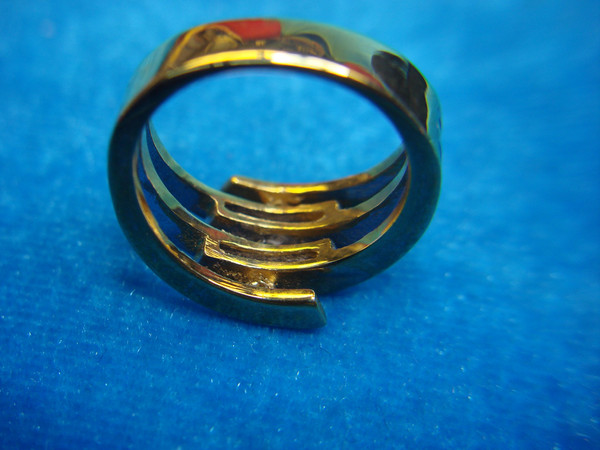 Gold-Tone Fashion Ring with Simulant Diamonds - Size 7 1/4, Unworn & Sparkling