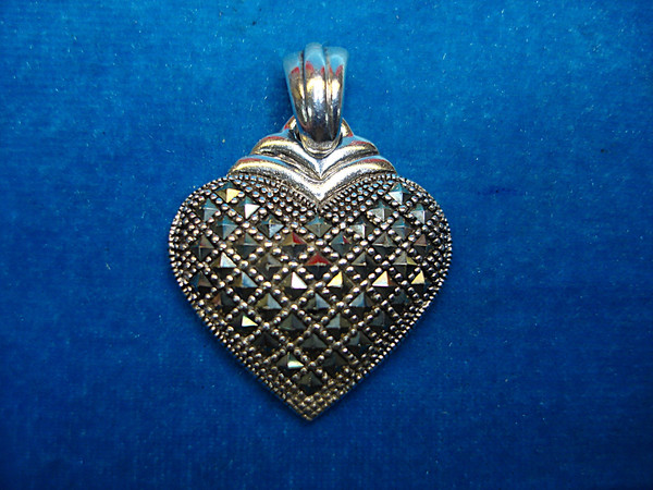 Sparkling Sterling Silver Heart Pendant w/Marcasites - 7.90g