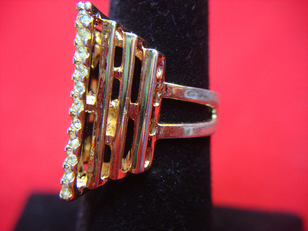 Elegant Gold Tone Cocktail Ring with Simulated Diamonds (Size 6)