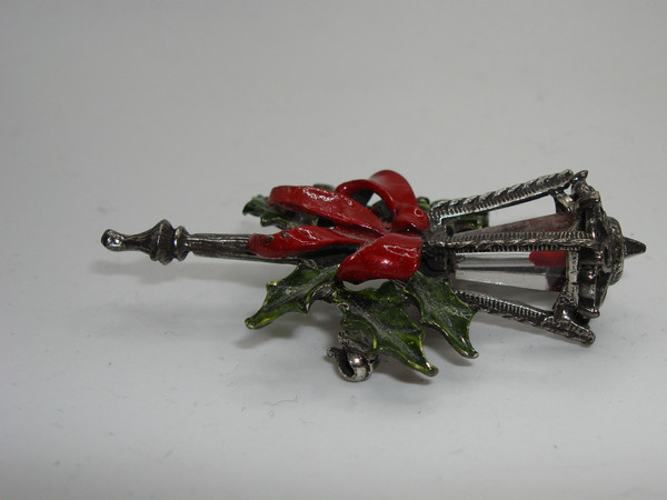 Vintage Hollycraft Christmas Lantern Brooch (1950s-60s) - Red Dangle, Festive Holiday Jewelry