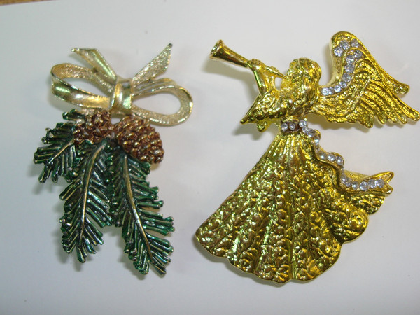 Vintage Christmas Pins Set of 8 - Avon, Gerry's & More! Holiday Nostalgia