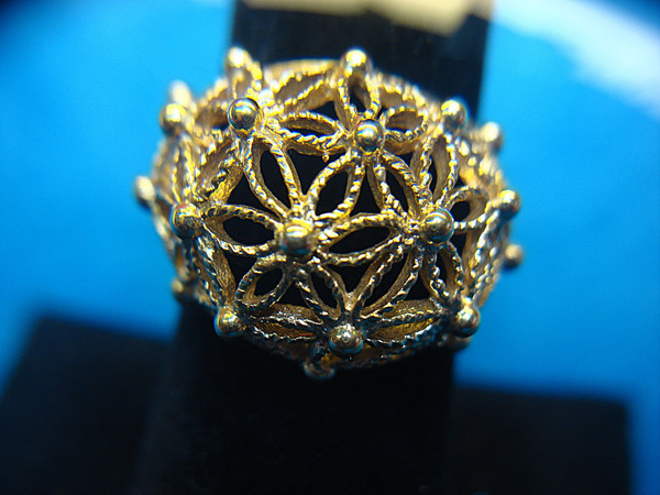 Vintage Avon Gold Tone Filigree Ring, Size 6 3/4 - Excellent Condition