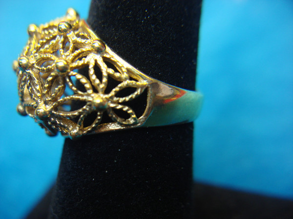 Vintage Avon Gold Tone Filigree Ring, Size 6 3/4 - Excellent Condition