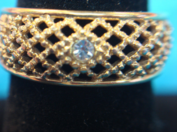 Vintage 1976 Avon Lattice Ring with Blue Stone - Size 8 - Excellent Condition