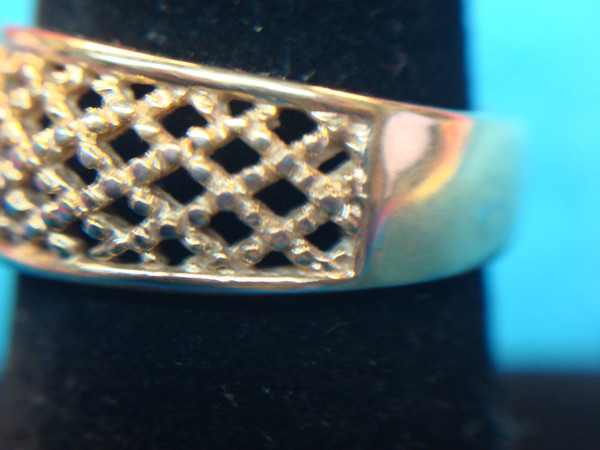 Vintage 1976 Avon Lattice Ring with Blue Stone - Size 8 - Excellent Condition