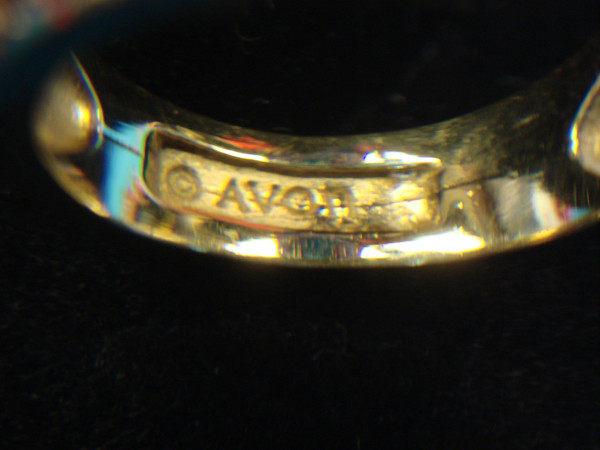 Vintage 1976 Avon Lattice Ring with Blue Stone - Size 8 - Excellent Condition