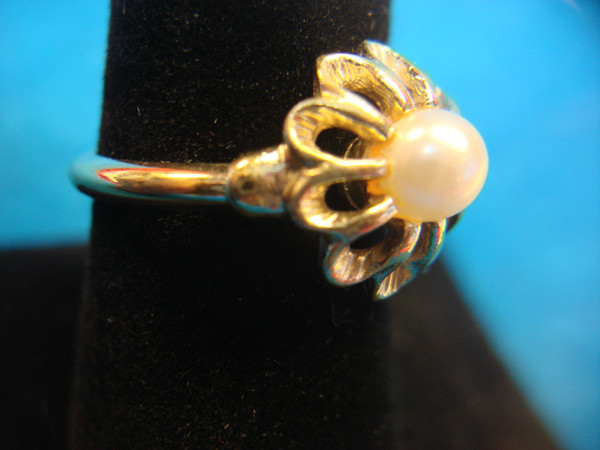 Vintage Avon Gold-Tone Faux Pearl Ring (Size 7-9) - Excellent Condition