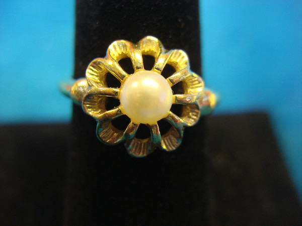 Vintage Avon Gold-Tone Faux Pearl Ring (Size 7-9) - Excellent Condition