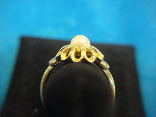 Vintage Avon Gold-Tone Faux Pearl Ring (Size 7-9) - Excellent Condition