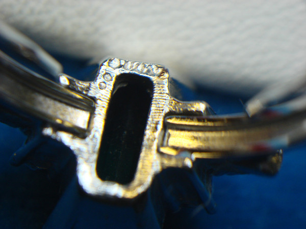 Avon Silver Tone Ring with Green Emerald Cut Stone - Adjustable Size 6.5-9