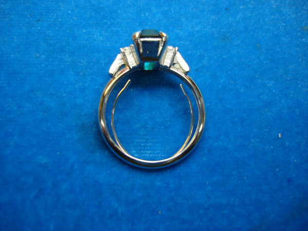 Avon Silver Tone Ring with Green Emerald Cut Stone - Adjustable Size 6.5-9