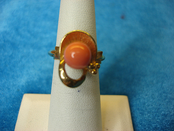 Vintage Avon Gold Tone Ring with Pink Bead, Size 5-6.5