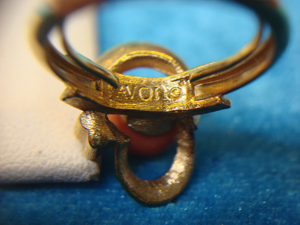 Vintage Avon Gold Tone Ring with Pink Bead, Size 5-6.5