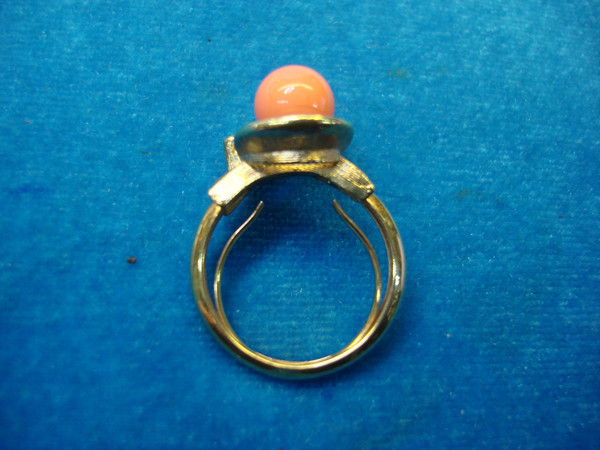 Vintage Avon Gold Tone Ring with Pink Bead, Size 5-6.5