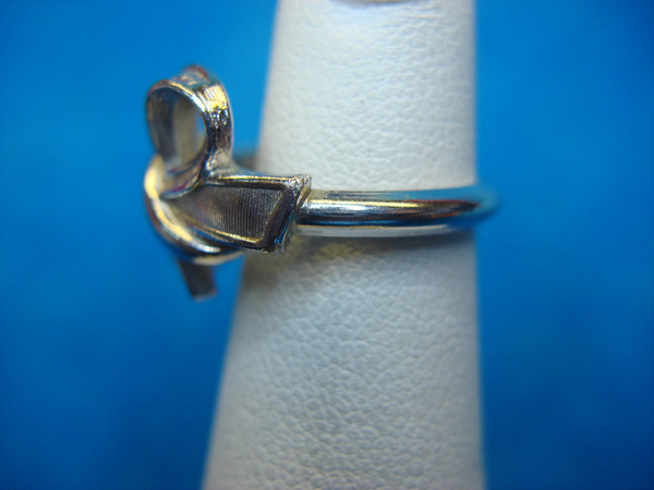 Avon Silver Tone Bow Ring - Adjustable Size 3.5-4.5, Gently Used