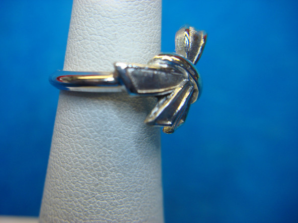 Avon Silver Tone Bow Ring - Adjustable Size 3.5-4.5, Gently Used