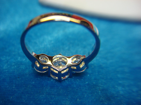 Sparkling Vintage Silver Tone Ring with CZ Stones - Size 9 (Excellent Condition)