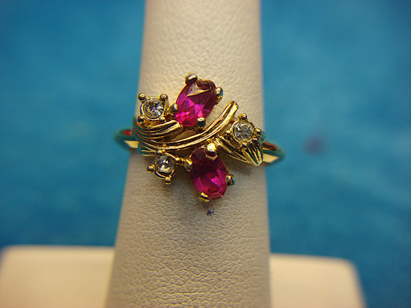 Avon Gold-Tone Ring with Red Stones & Brilliants (Size 6-7.5) - Pre-Owned