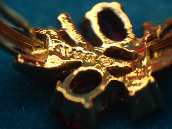 Avon Gold-Tone Ring with Red Stones & Brilliants (Size 6-7.5) - Pre-Owned