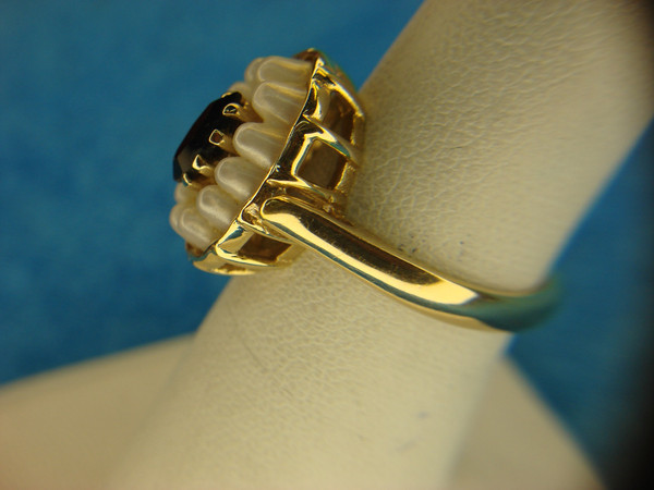 Vintage Avon Gold Tone Ring w/ Red Stone & Faux Pearls - Size 6 1/2