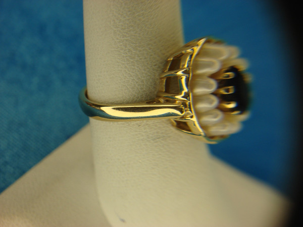 Vintage Avon Gold Tone Ring w/ Red Stone & Faux Pearls - Size 6 1/2